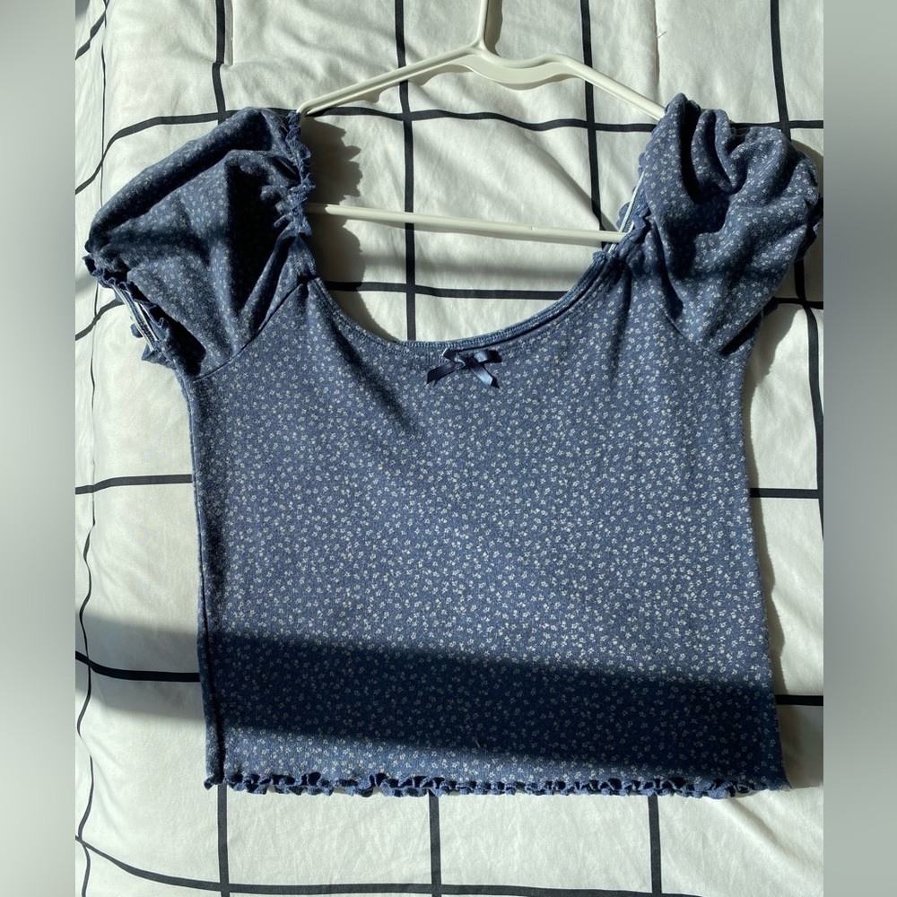 cropped blue with white flower top, size m